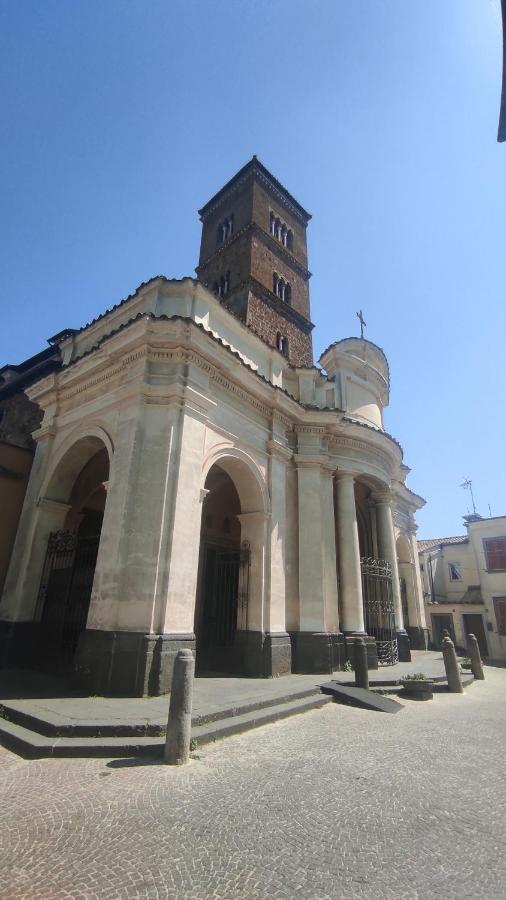 Piazza Duomo Casa Vacanze Sutri Exterior foto