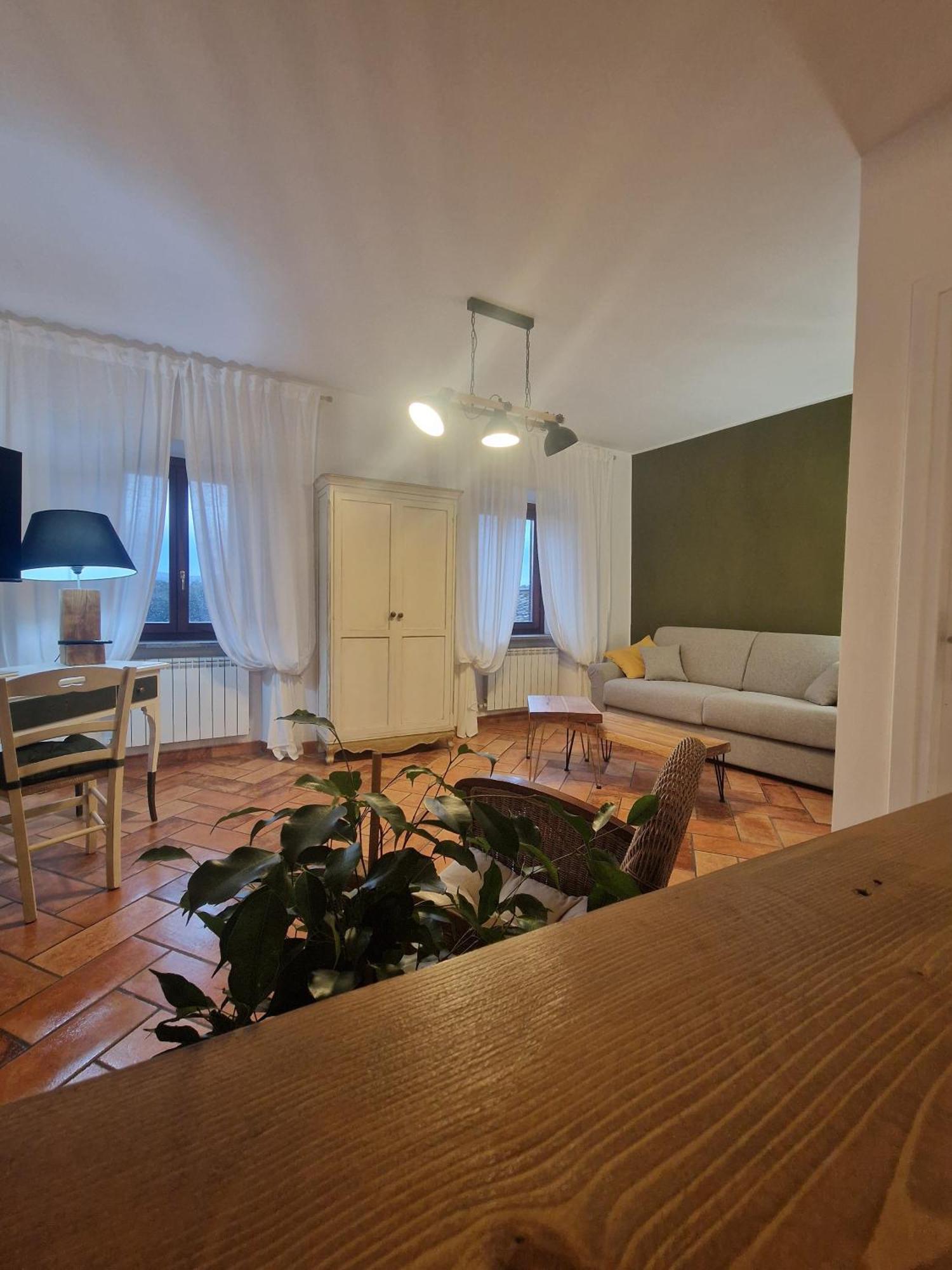 Piazza Duomo Casa Vacanze Sutri Exterior foto